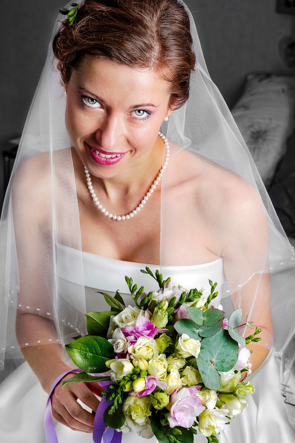 Portrait de mariée avec bouquet photographié à Paris